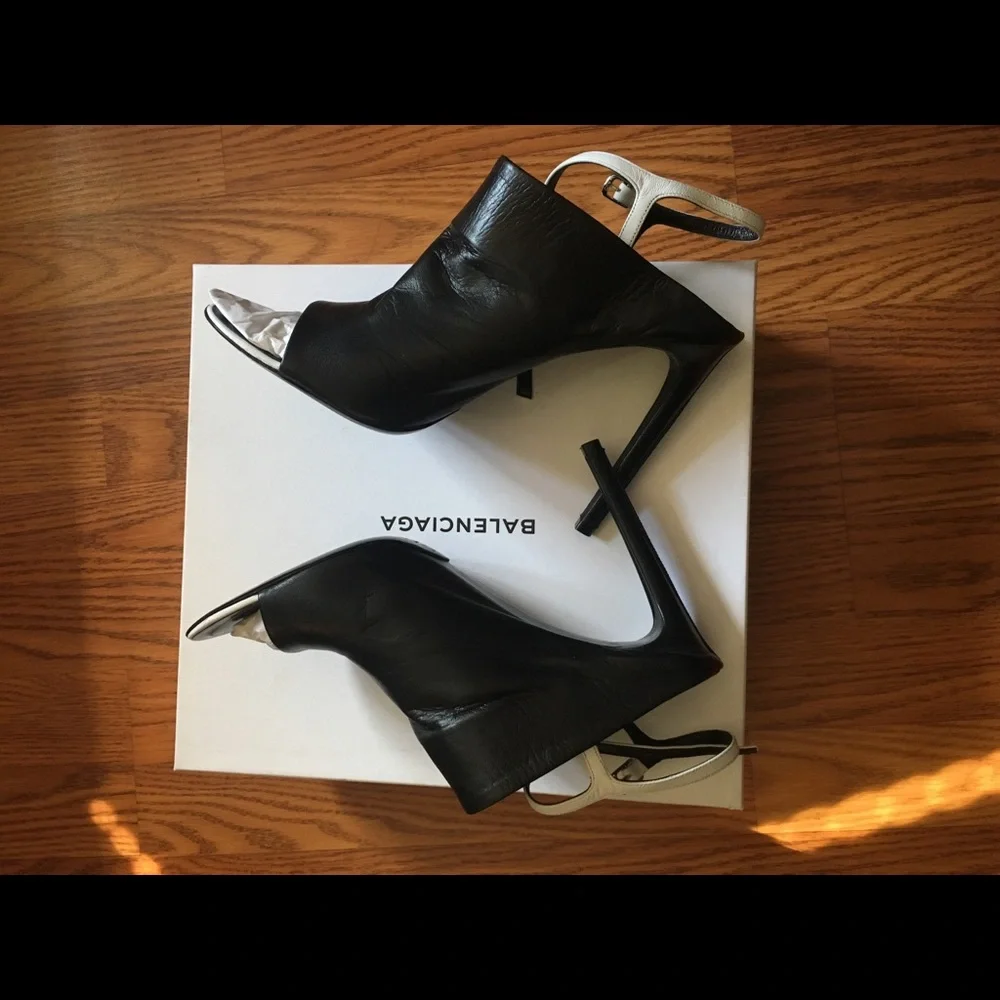 Shoes - Picture 3 of 7